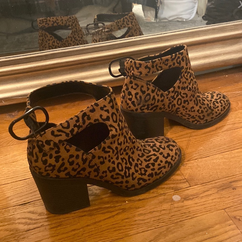 Mix. No 6 leopard print suede cut out booties